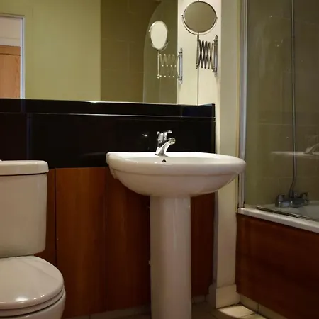 2 Bedroom In *